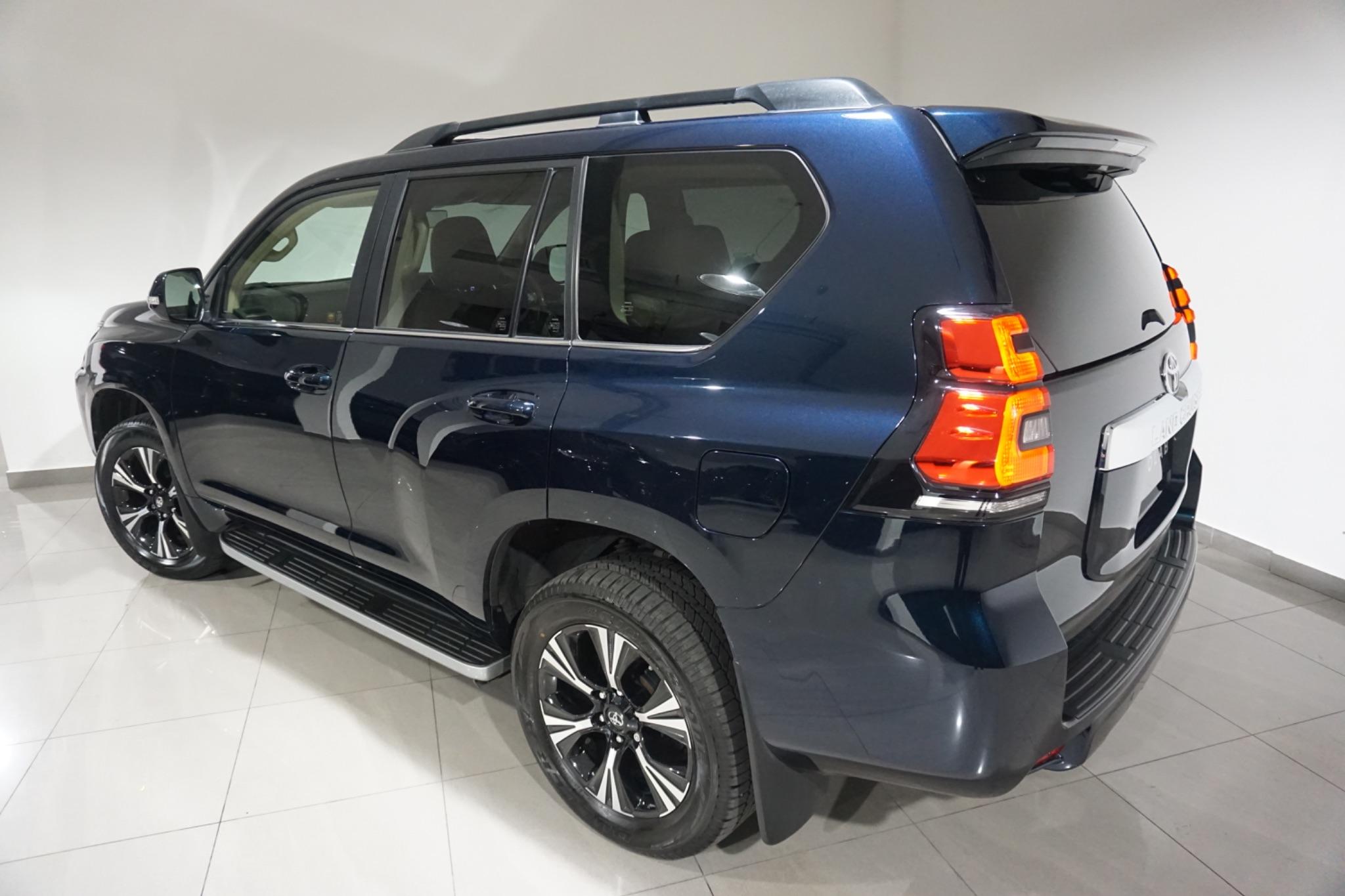 Toyota Land Cruiser 2.8D Invincible Auto 4WD Euro 6 (s/s) 5dr (7 Seat)